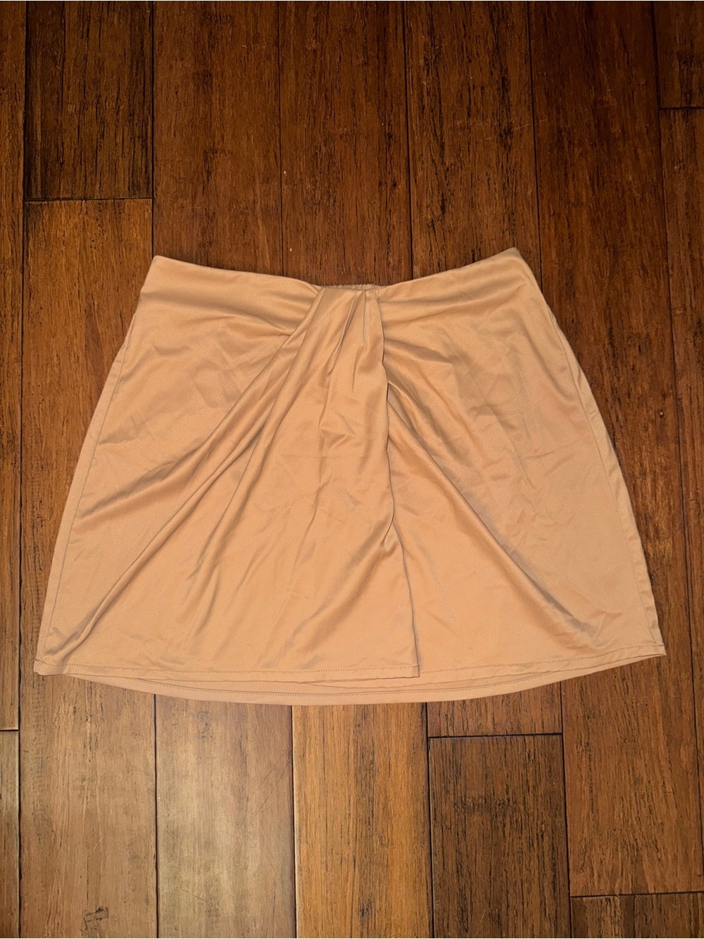 HALARA Beige Twist Knot Mini Skirt Stretch Pull On Medium NWT - Picture 1 of 6